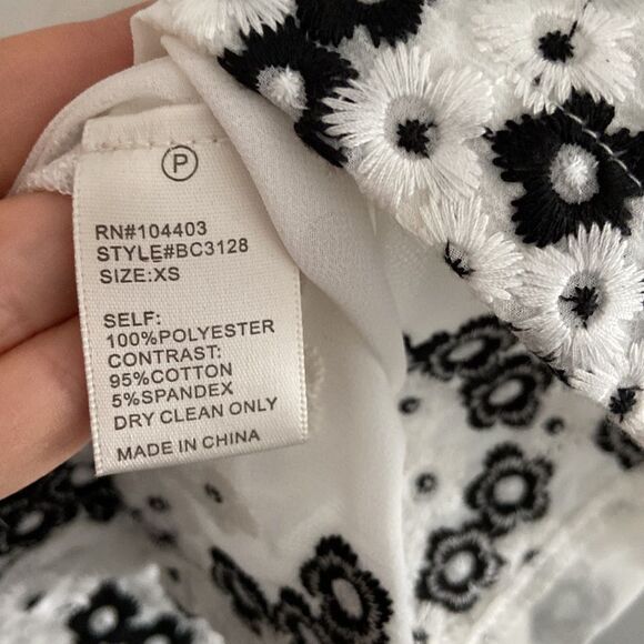 J.O.A Los Angeles Floral Embroidery Blouse Sheer Top - Picture 4 of 4